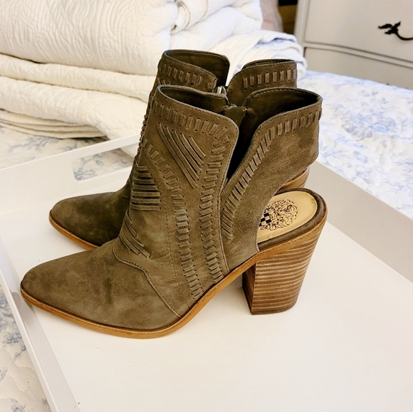 Vince Camuto suede booties olive Green size 8.5 - Picture 3 of 16